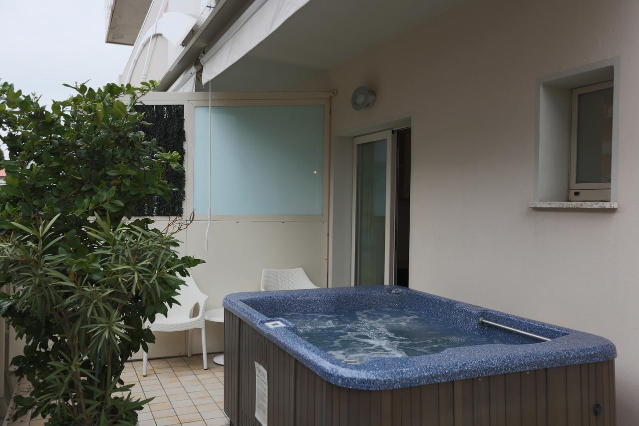 Hotel Caribia Pinarella Cervia Luaran gambar